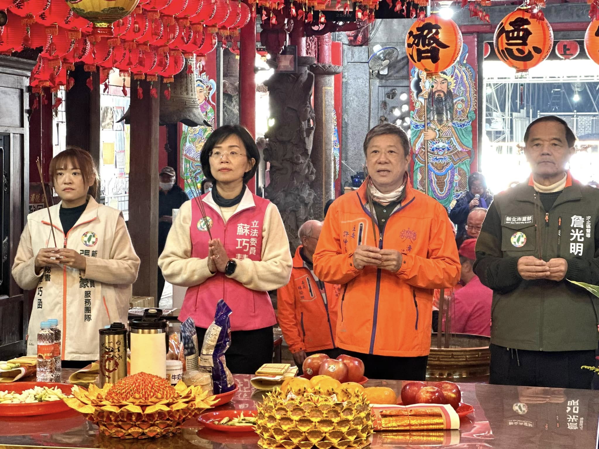 汐止濟德宮-廟宇公告最新消息-歡迎立法委員蘇巧慧蒞臨本宮參香，發放限量款總統聯名春聯。